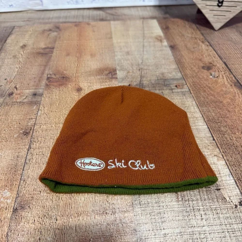 Vintage H-83 Hooters Ski Club Logo Hit Hat Cap Beanie  Reverseable Warm